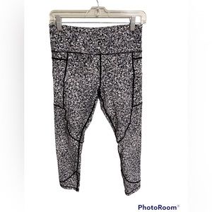 Zyia leggings. Cropped.